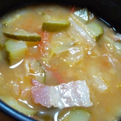 本当に野菜たっぷりで、これさえあれば後はてきとーで大丈夫！ってかんじの食べるスープでした(*´∀`)♪